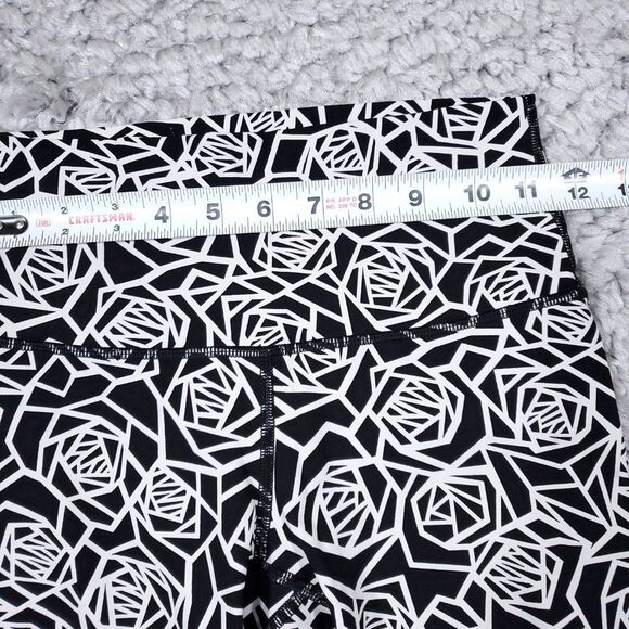 Lululemon High Times Leggings 3/4 Length Posey Black White Geometric Rose Size 4 - Picture 10 of 11